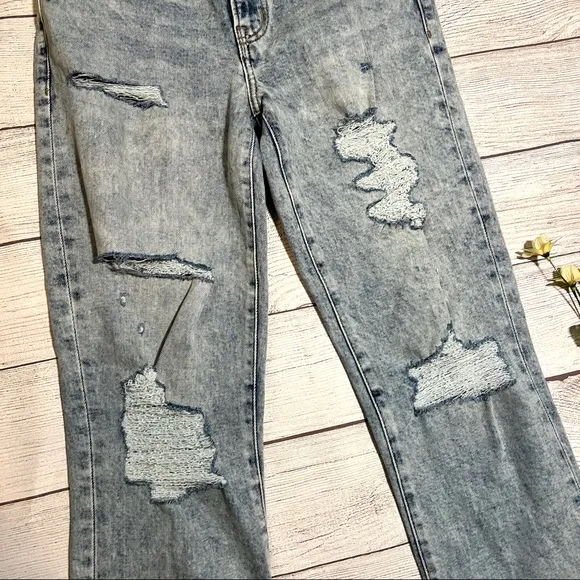 Abercrombie &amp; Fitch The Boyfriend Mid Rise Distressed Jean