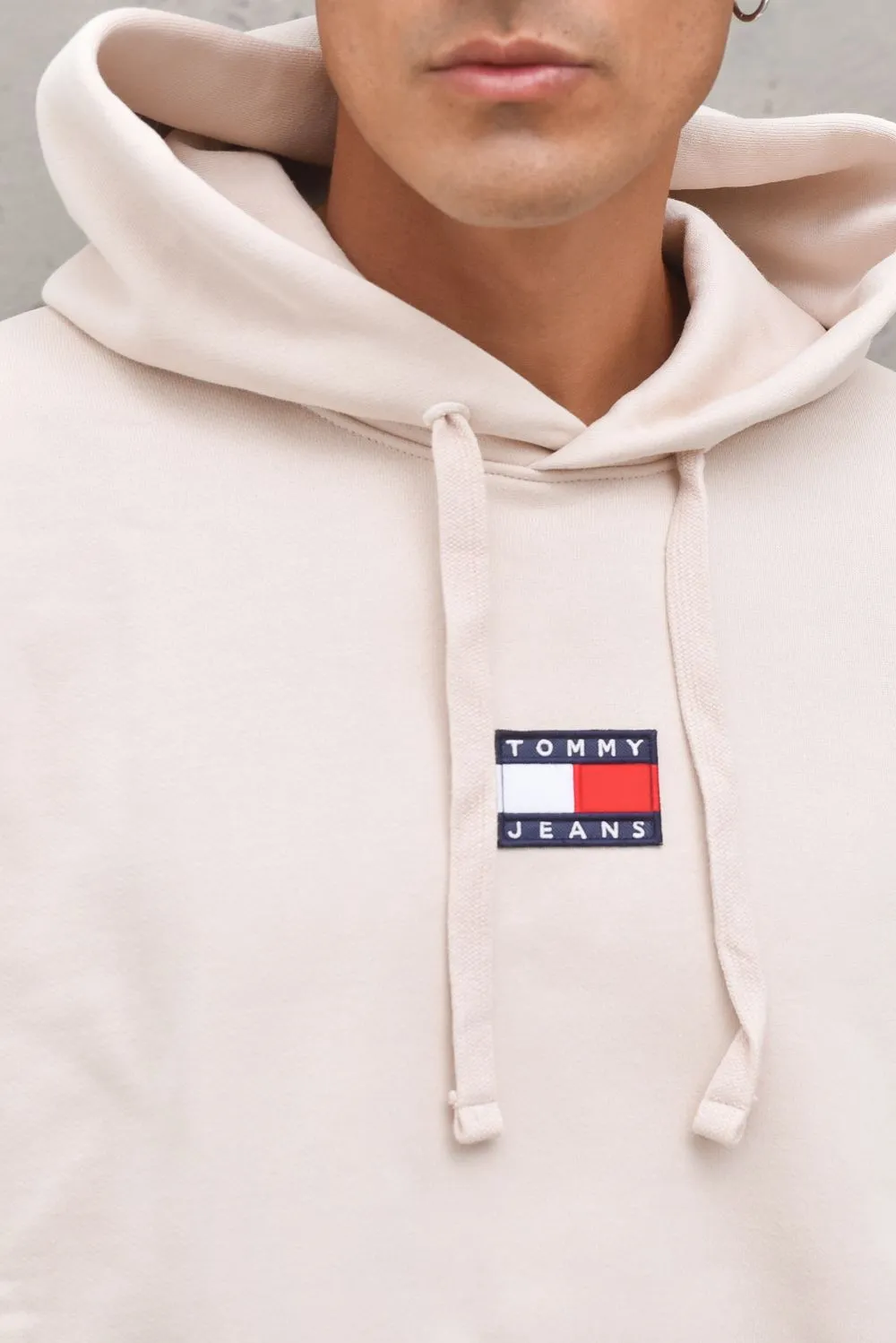 Abi Tjm Badge Hoodie - Smooth Stone