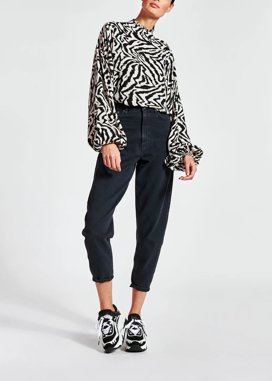 Black high waist loose-fit jeans