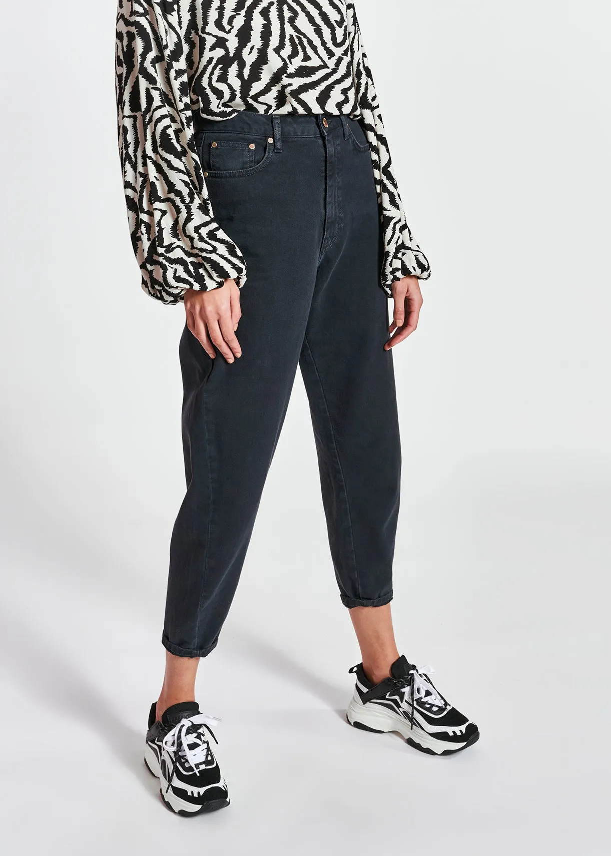 Black high waist loose-fit jeans