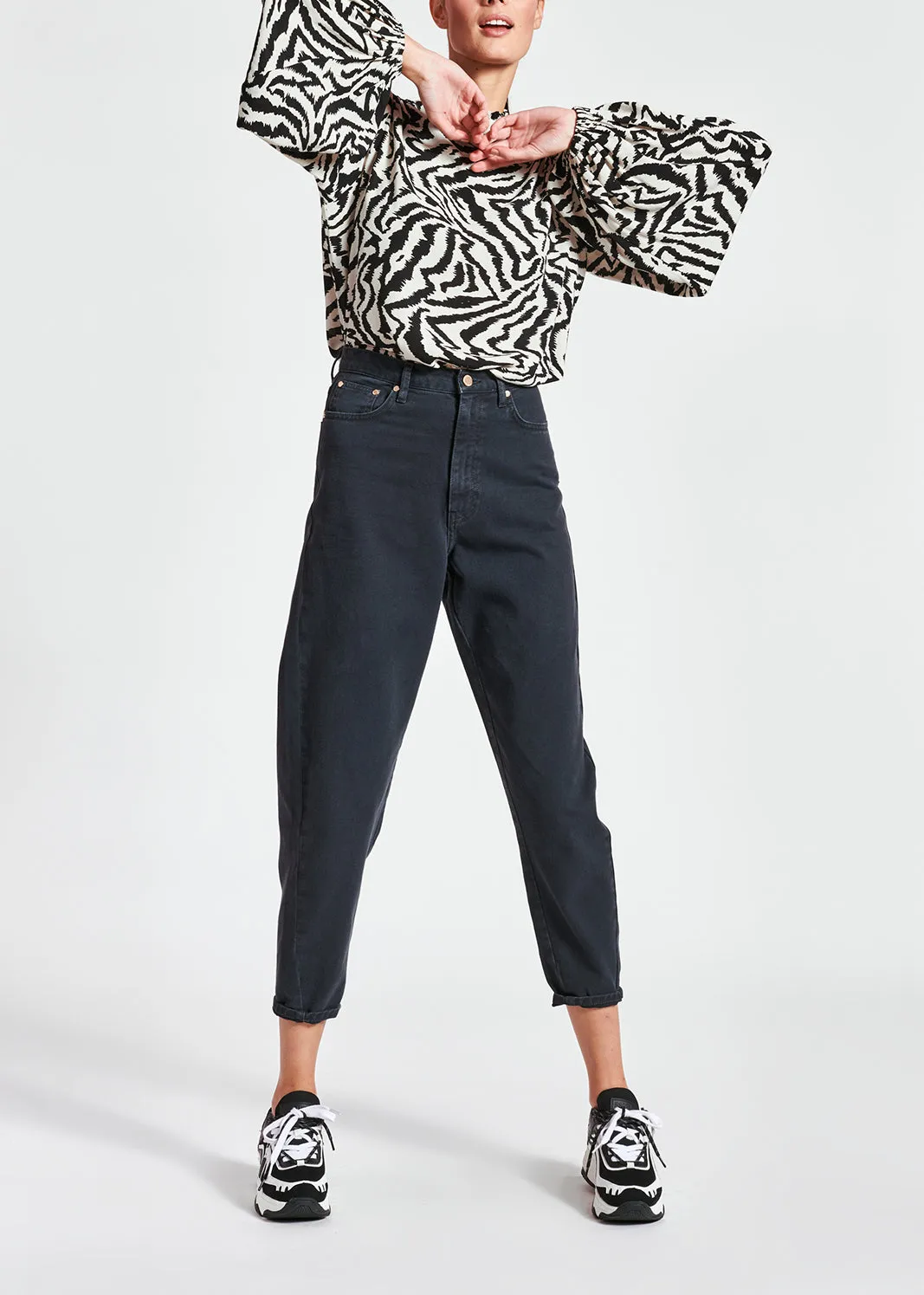 Black high waist loose-fit jeans