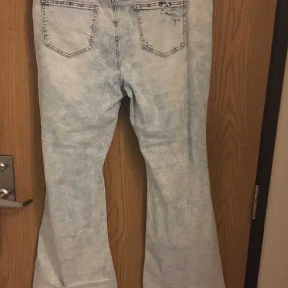 COPY - 𝅺ALMOST famous women’s stonewash jeans size 18