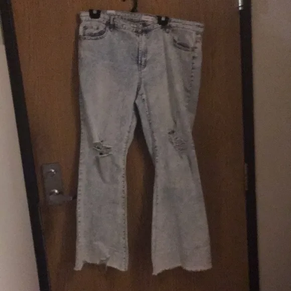 COPY - 𝅺ALMOST famous women’s stonewash jeans size 18
