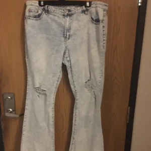 COPY - 𝅺ALMOST famous women’s stonewash jeans size 18