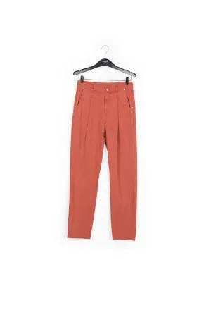Dark orange carrot-shaped high-rise jeans