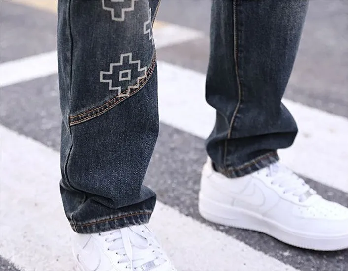 Fashionable Men's Tapered-Leg Jean Featuring Creative Embroidery