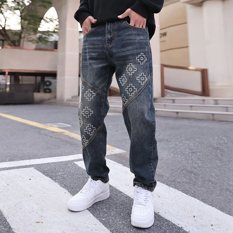 Fashionable Men's Tapered-Leg Jean Featuring Creative Embroidery