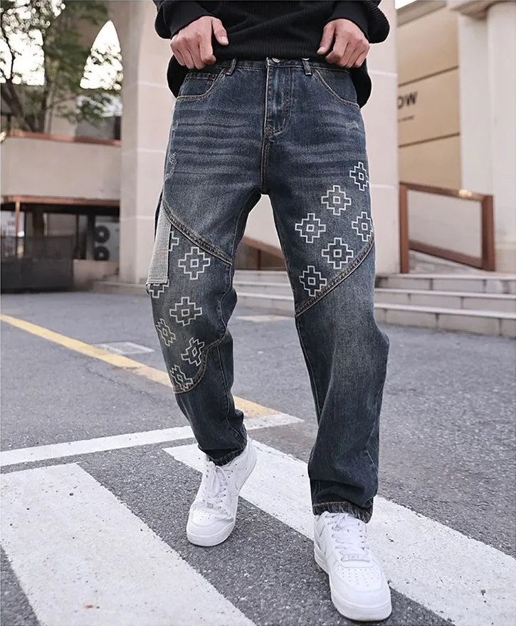 Fashionable Men's Tapered-Leg Jean Featuring Creative Embroidery