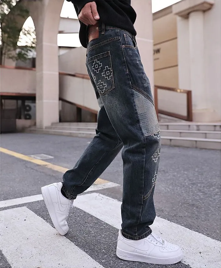 Fashionable Men's Tapered-Leg Jean Featuring Creative Embroidery