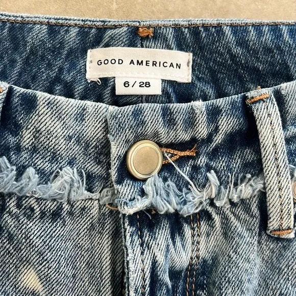 GOOD AMERICAN Acid Wash 90’s Style Jeans Size 6/28