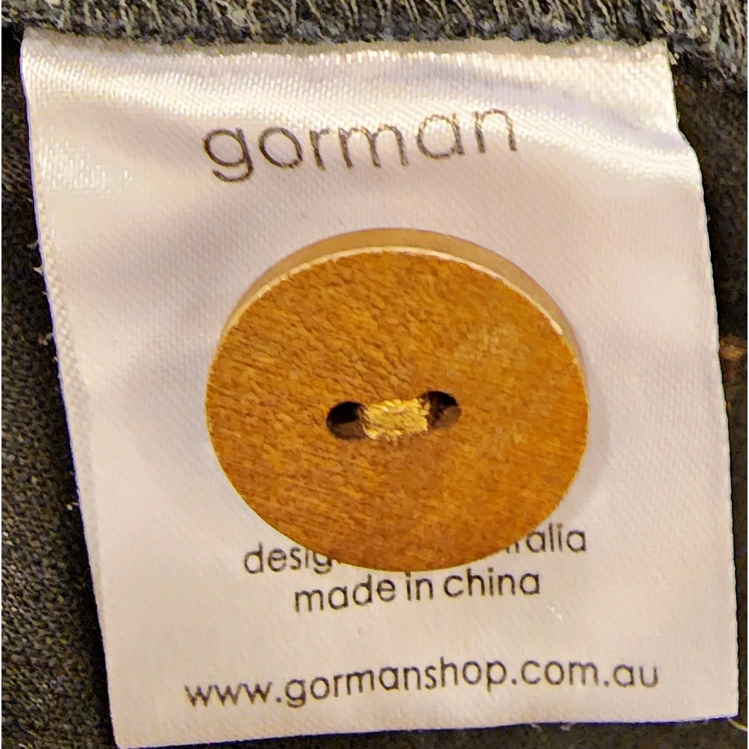 Gorman black tee shirt style top with front wooden buttons size 6 (best fits sizes 6-8)