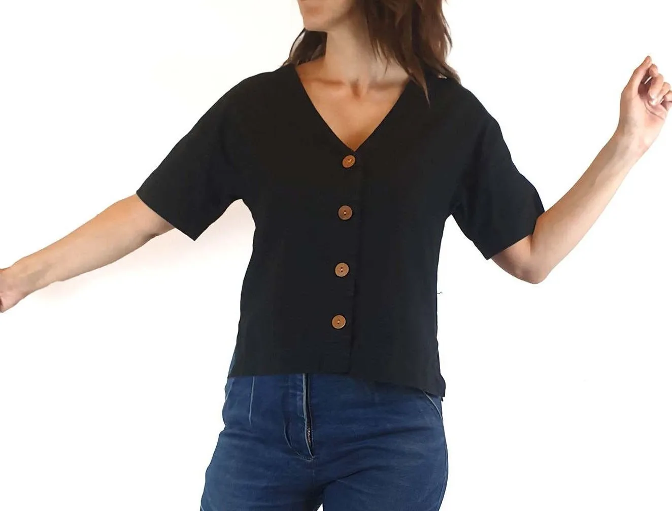 Gorman black tee shirt style top with front wooden buttons size 6 (best fits sizes 6-8)