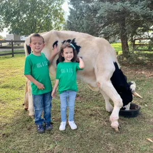 Hug a Cow Tee YOUTH - Green