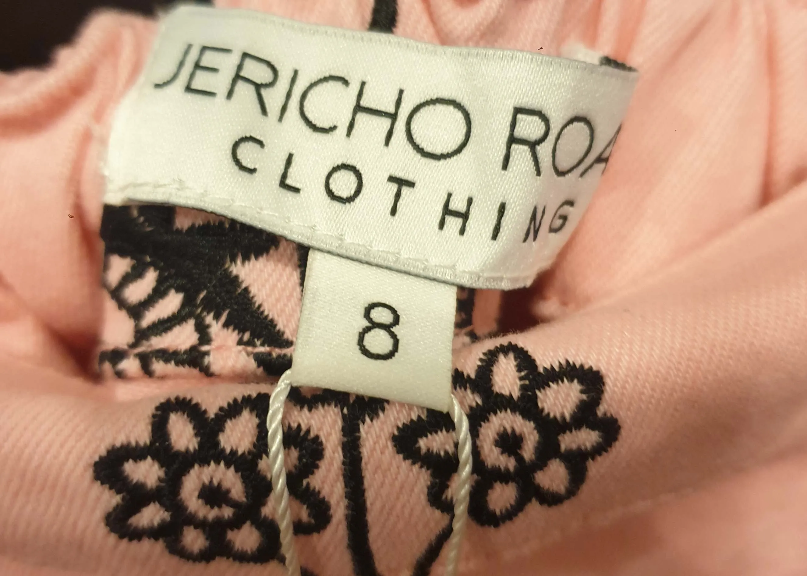 Jericho Road pink skirt with embroydered flowers size 8