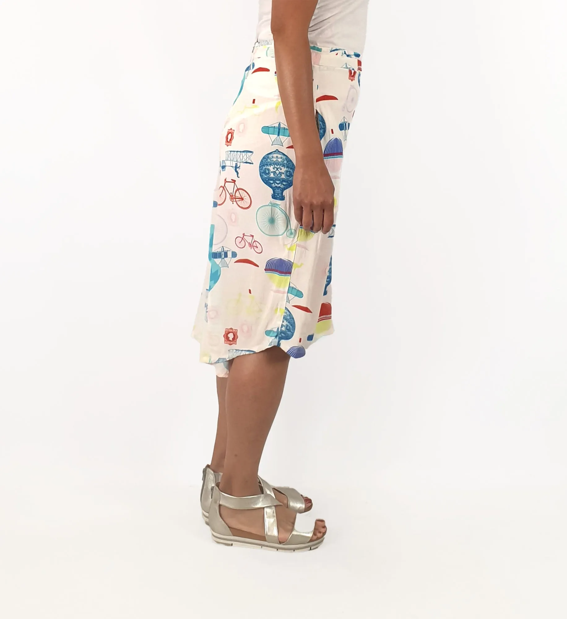 Leonard St white unique print skirt size 10