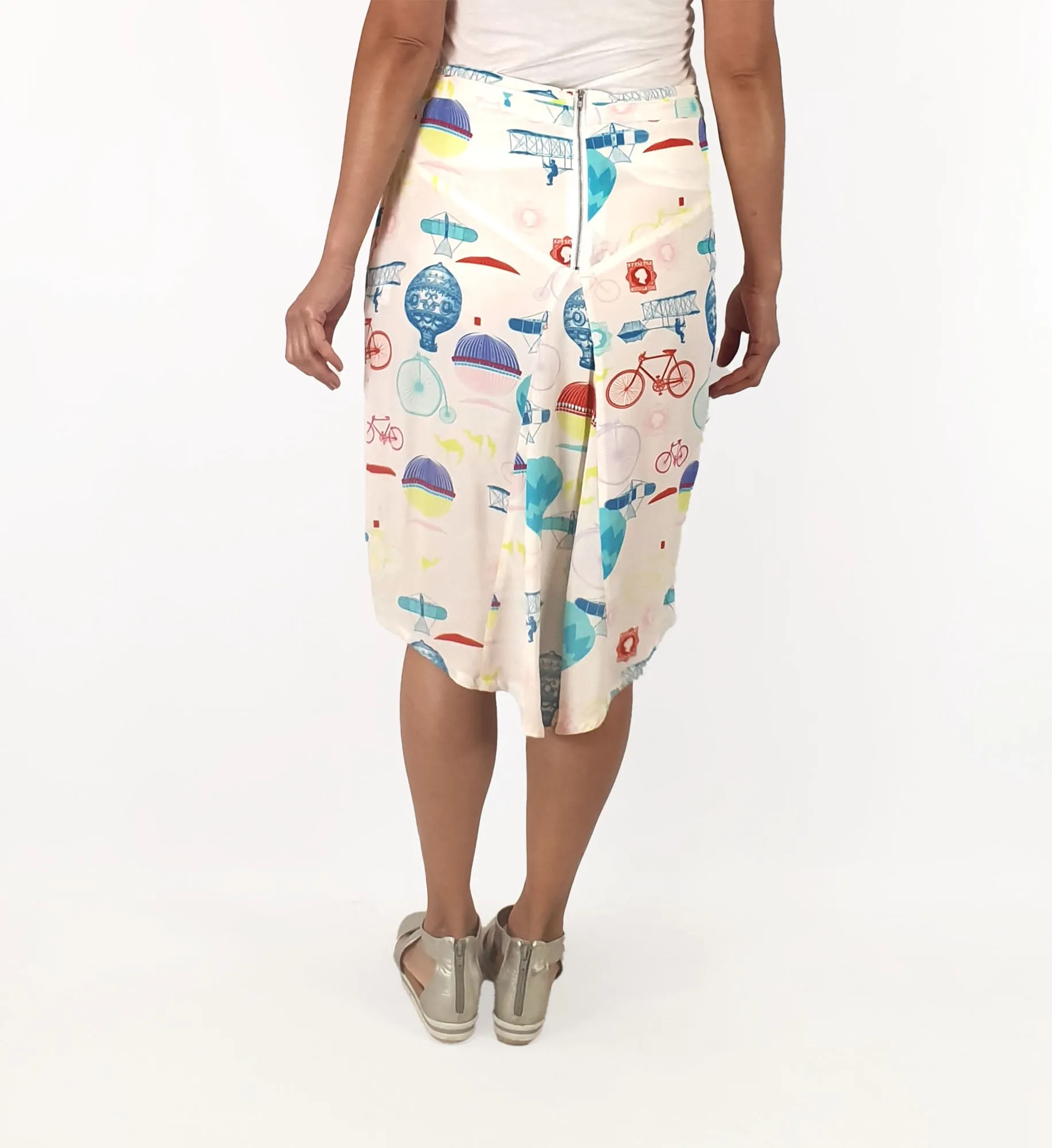 Leonard St white unique print skirt size 10