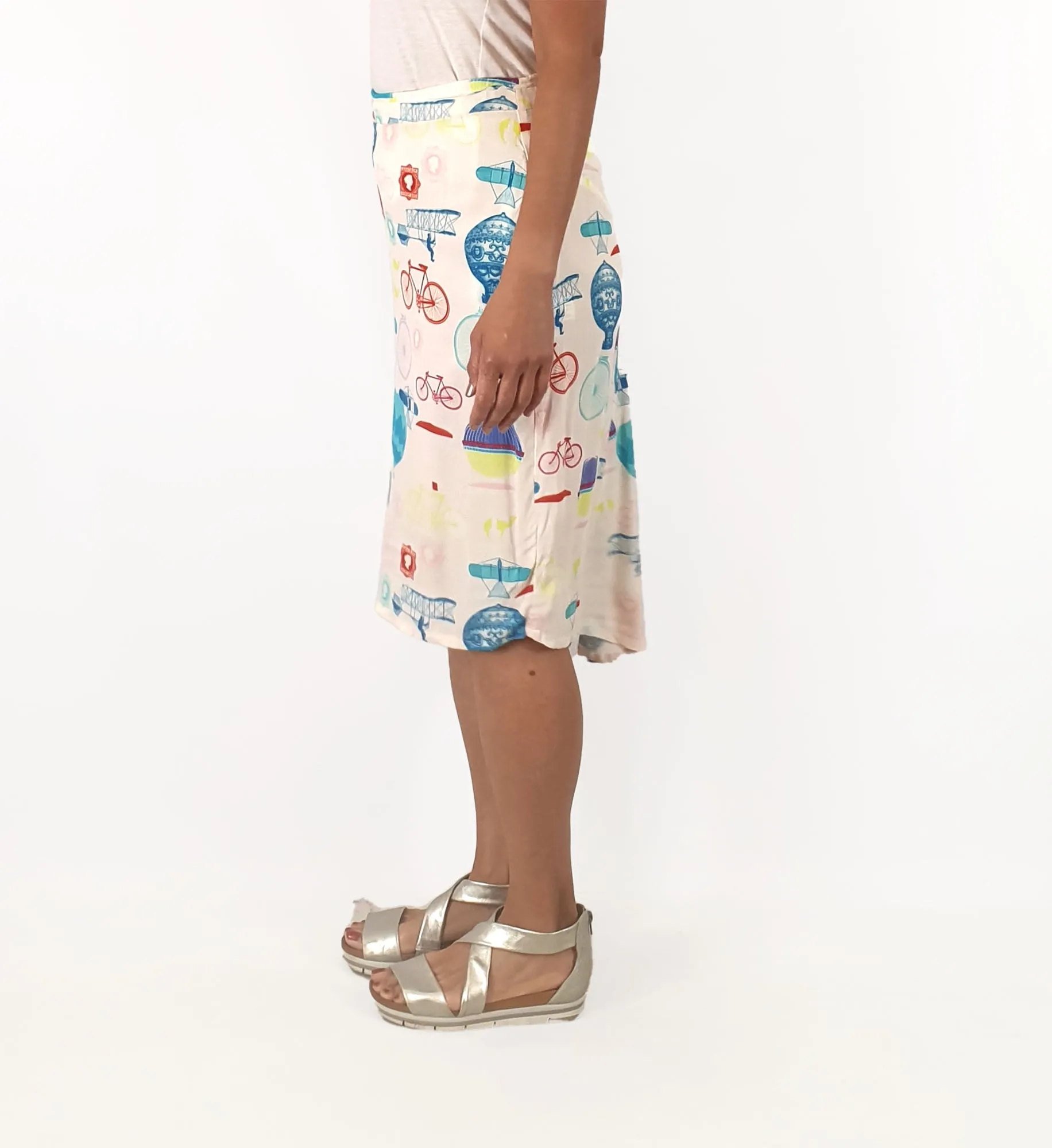Leonard St white unique print skirt size 10