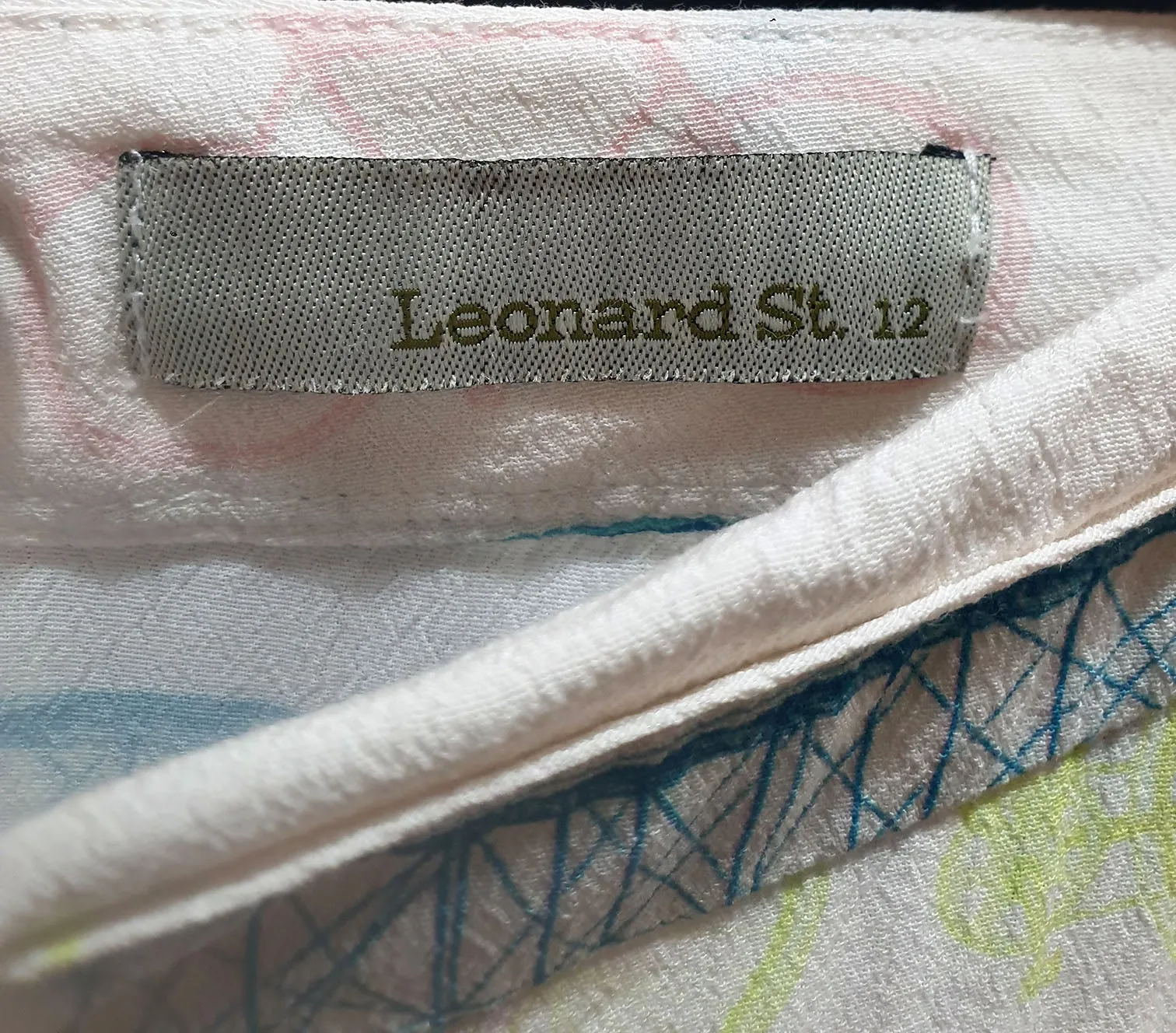 Leonard St white unique print skirt size 10