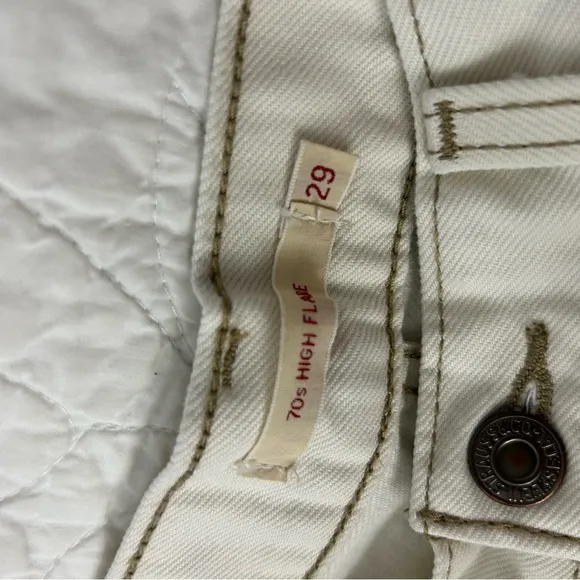 Levi’s 70s High Flare Jeans in 77 Sunny Cream