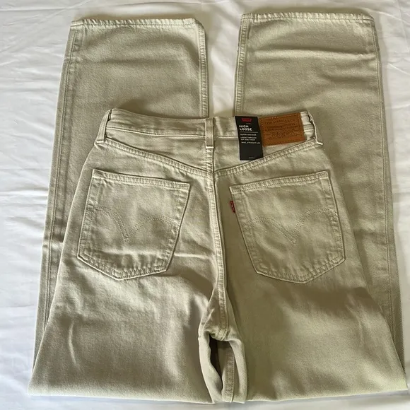 Levis Premium Jeans High Rise in Mushroom Grey NWT