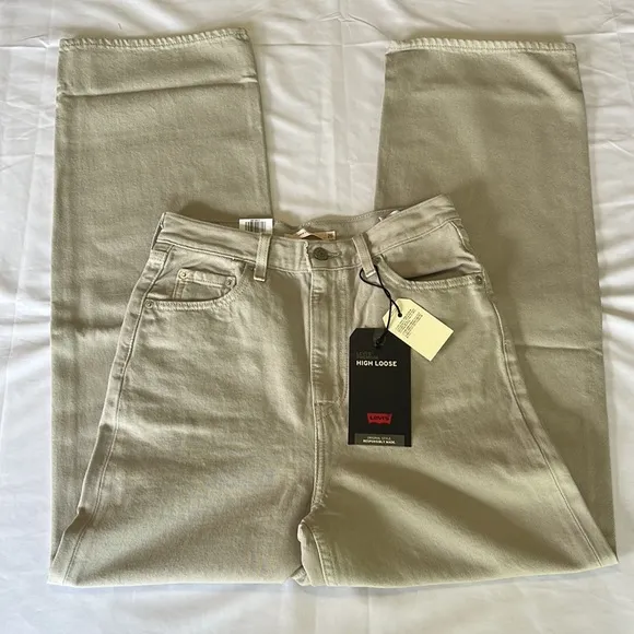Levis Premium Jeans High Rise in Mushroom Grey NWT