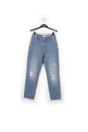 Loose-fit distressed blue jeans