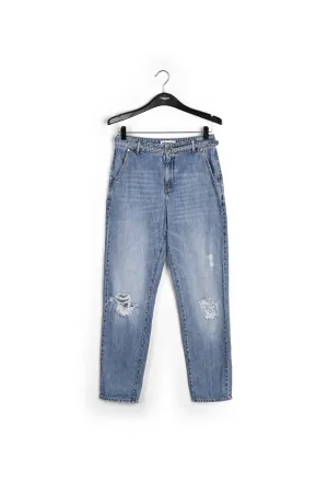 Loose-fit distressed blue jeans