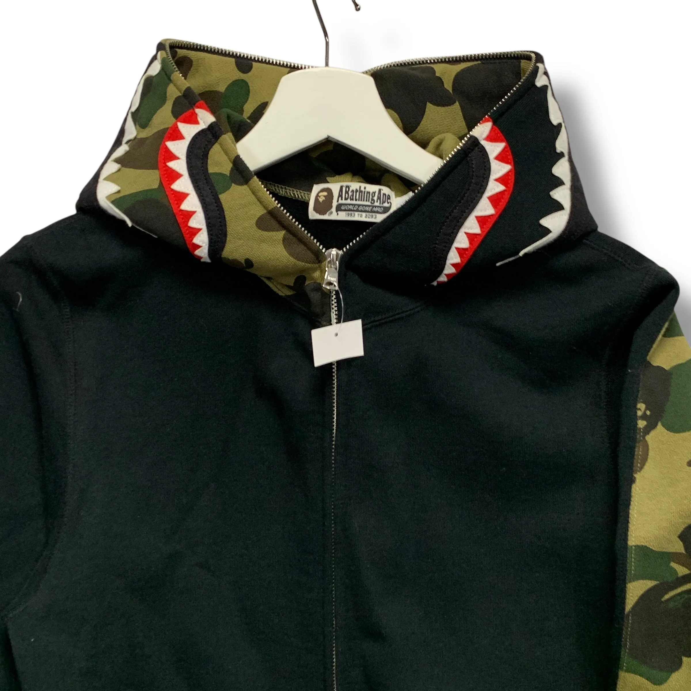 [M] A Bathing Ape Bape WGM Shark Hoodie 1st Camo Sleeve
