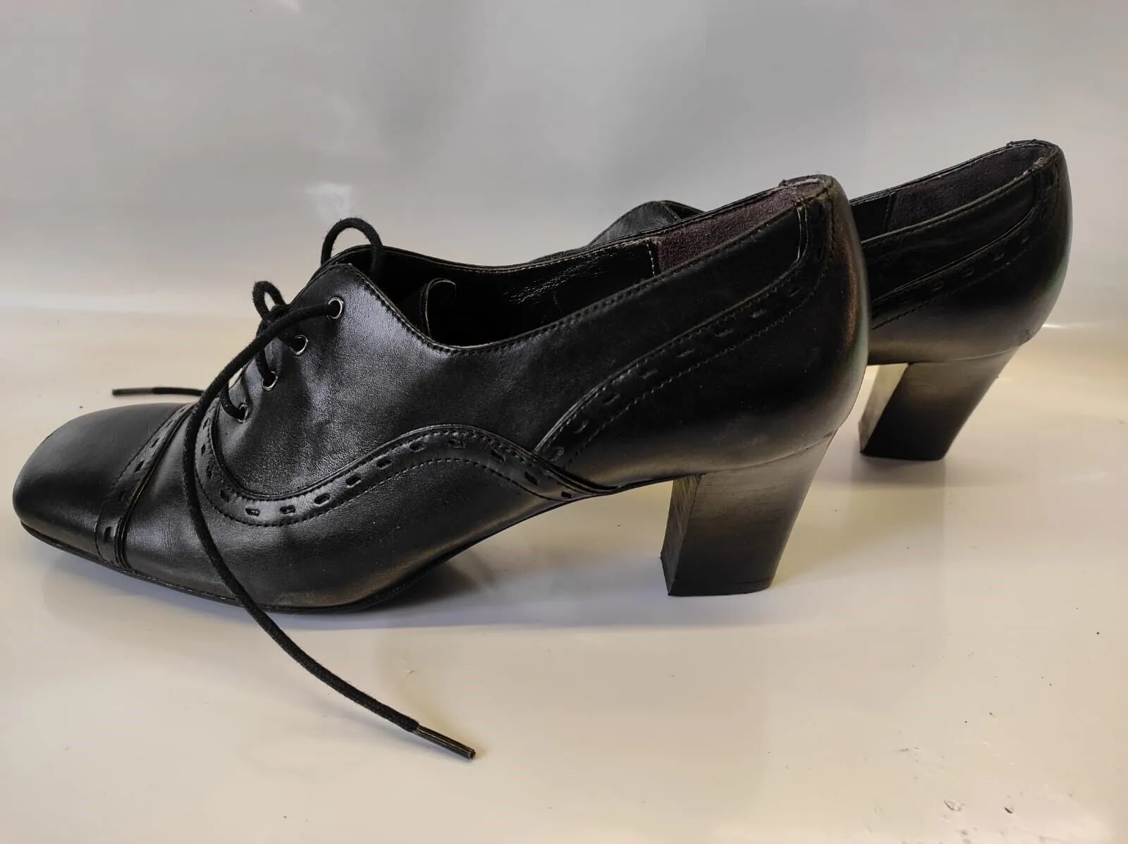NATURALIZER black Lace Up leather heel Shoes size 8 1/2 N