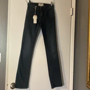 NWT:Current Elliott Jeans Size 23
