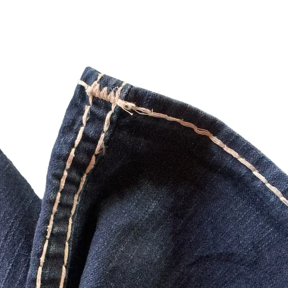 Size 27   True Religion Johnny super T T dark blue/white contrast stitching. EUC