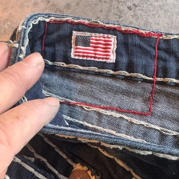 Size 27   True Religion Johnny super T T dark blue/white contrast stitching. EUC