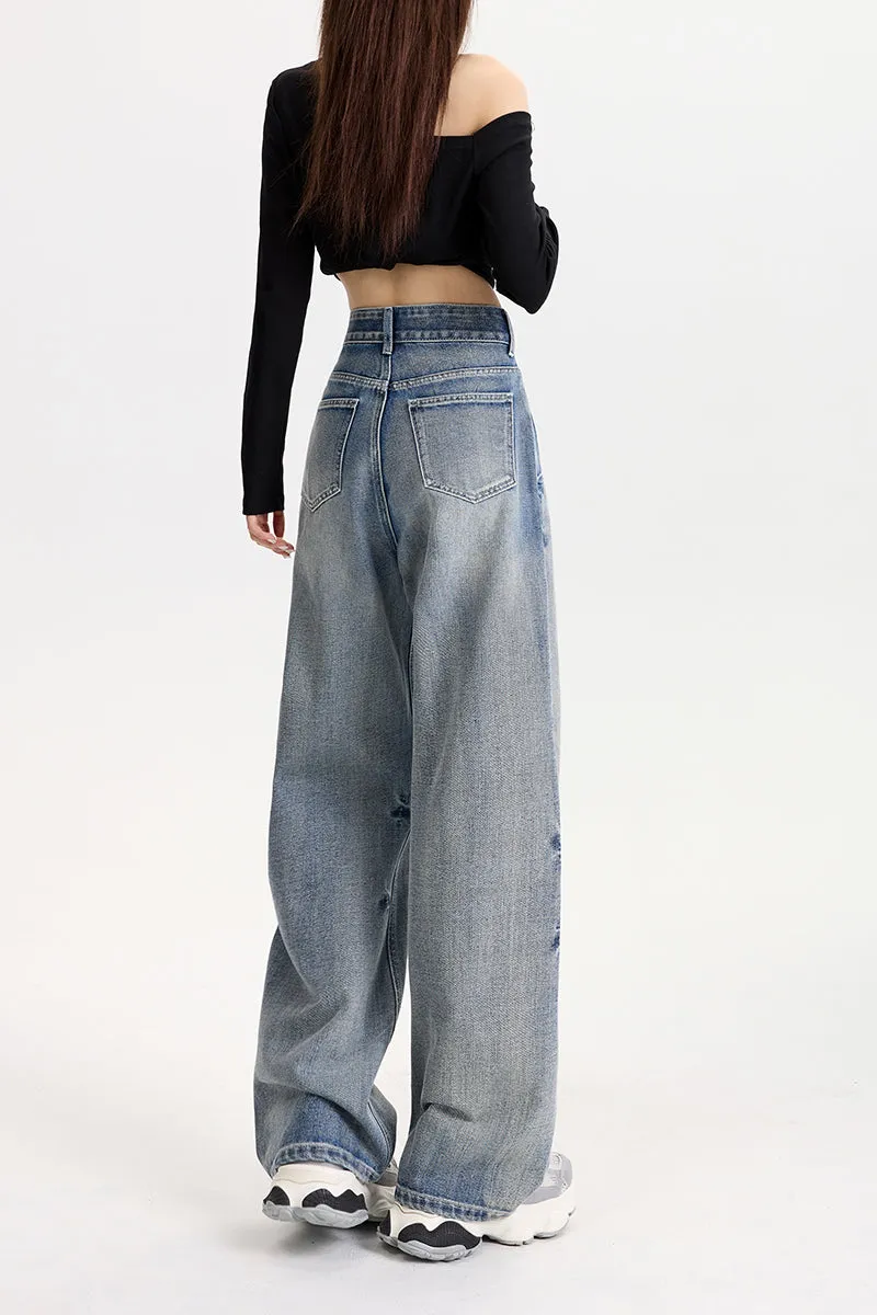 Slimming and Loose-Fitting Women's Jeans for a Comfortable Style