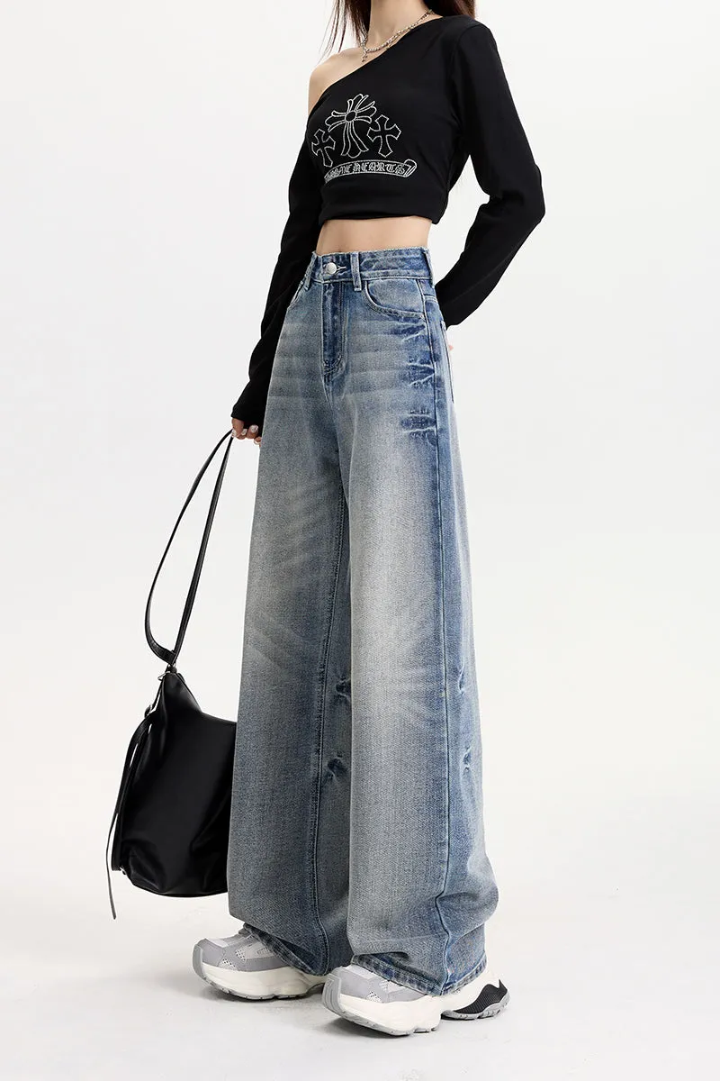 Slimming and Loose-Fitting Women's Jeans for a Comfortable Style