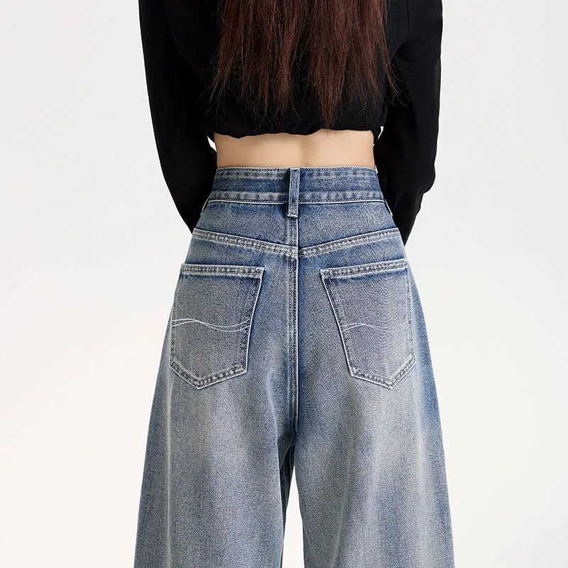 Slimming and Loose-Fitting Women's Jeans for a Comfortable Style