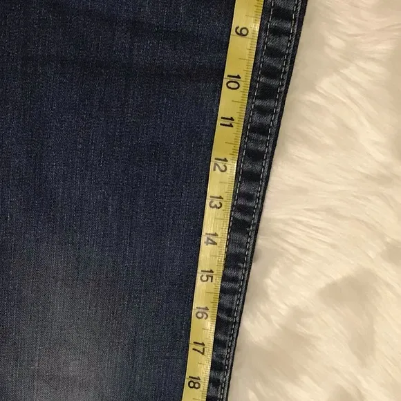 Sz 29 True Religion Boot Cut Jeans.   💃🏽