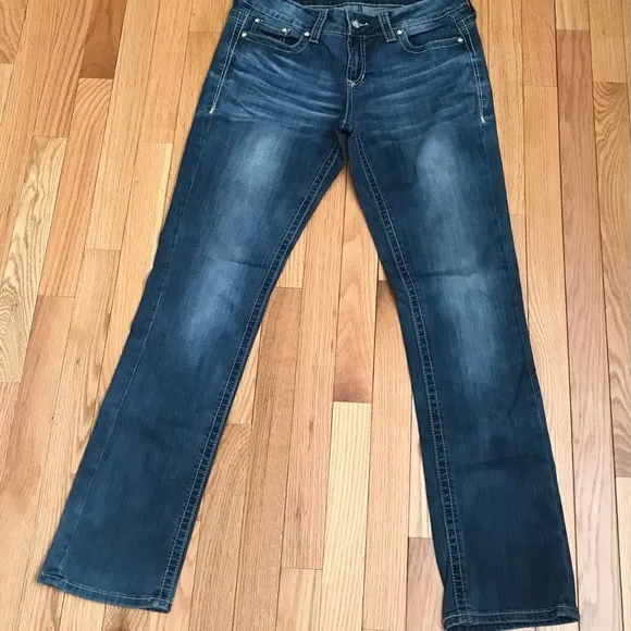 Sz 29 True Religion Boot Cut Jeans.   💃🏽