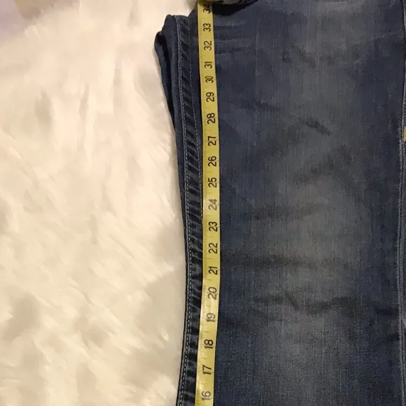 Sz 29 True Religion Boot Cut Jeans.   💃🏽