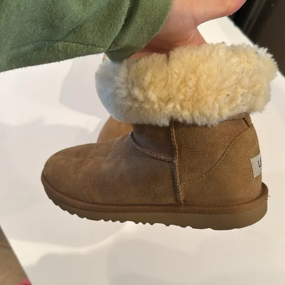 UGG Kids Classic Short Boot II size 5
