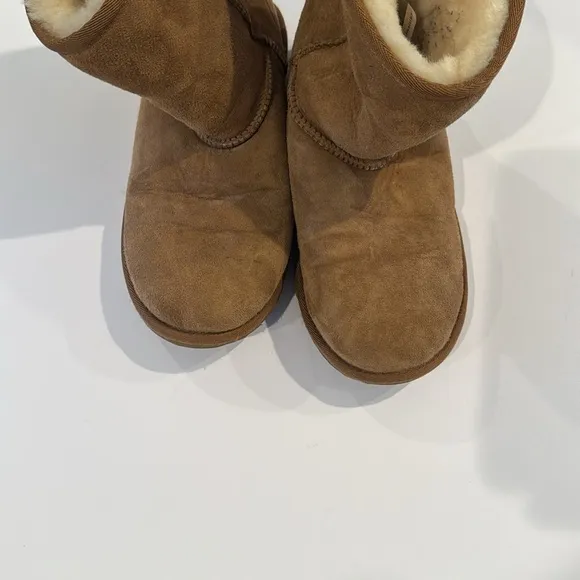 UGG Kids Classic Short Boot II size 5