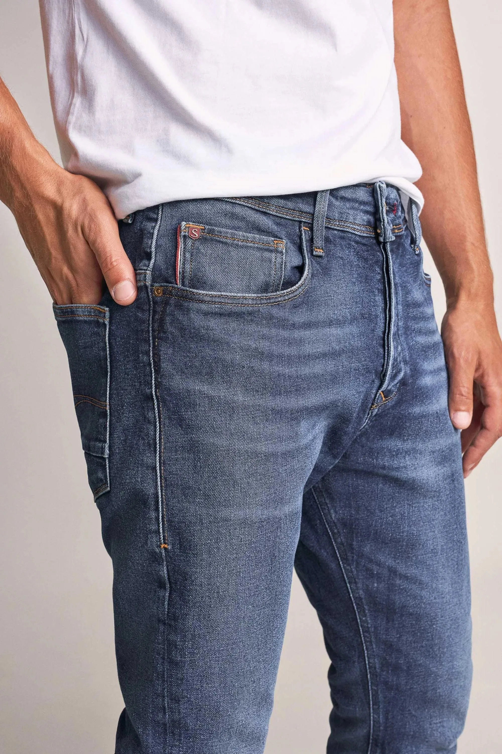 VAQUEROS KARL LOOSE SLIM CON DESGASTE