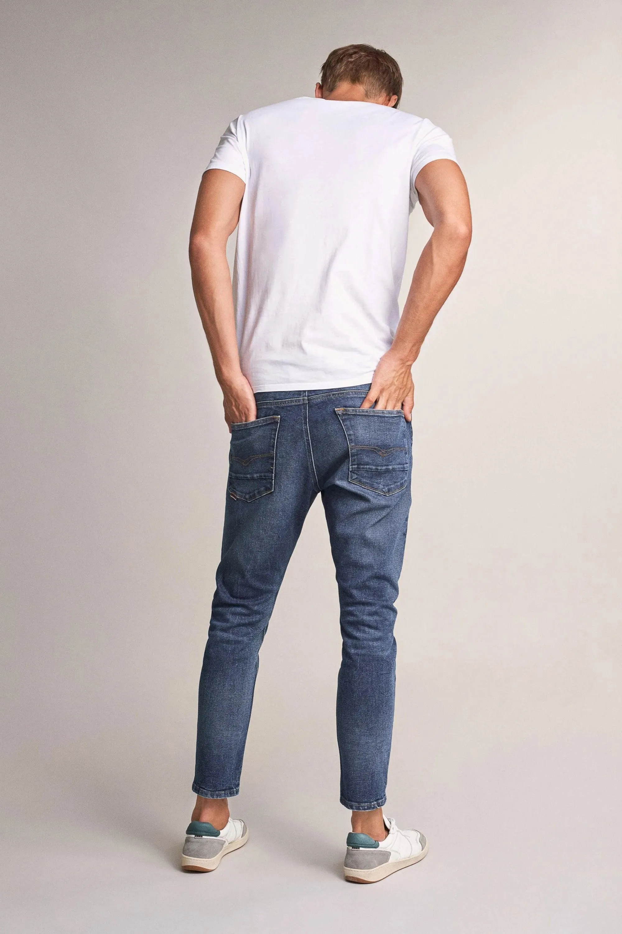 VAQUEROS KARL LOOSE SLIM CON DESGASTE