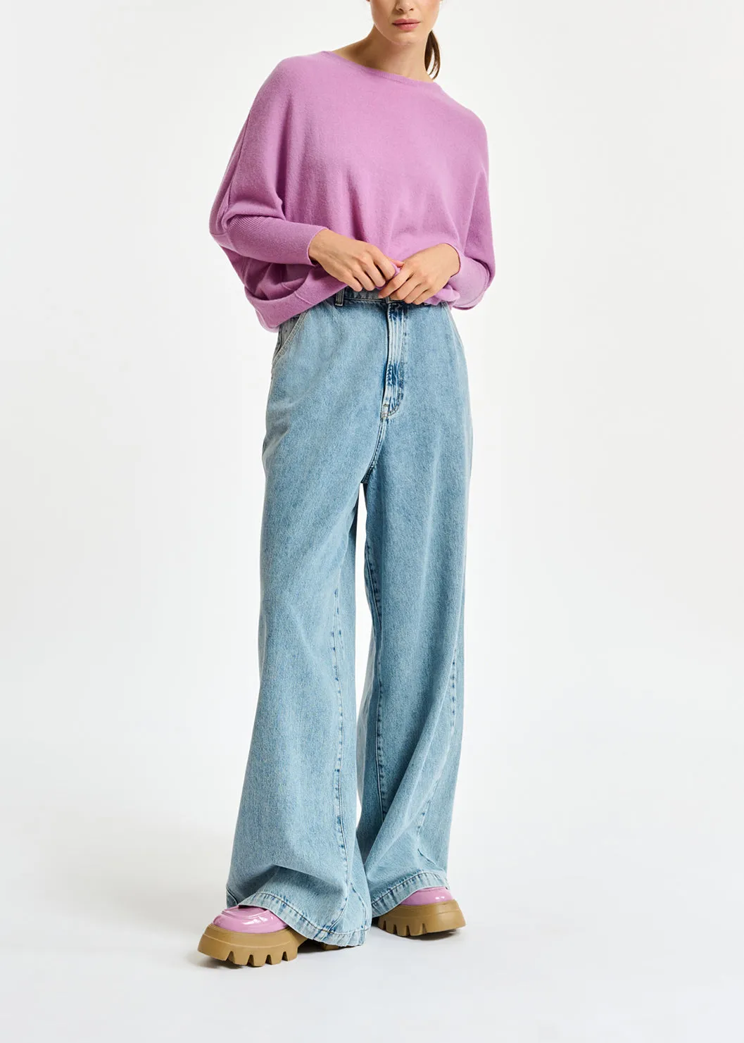 Wide-leg blue jeans
