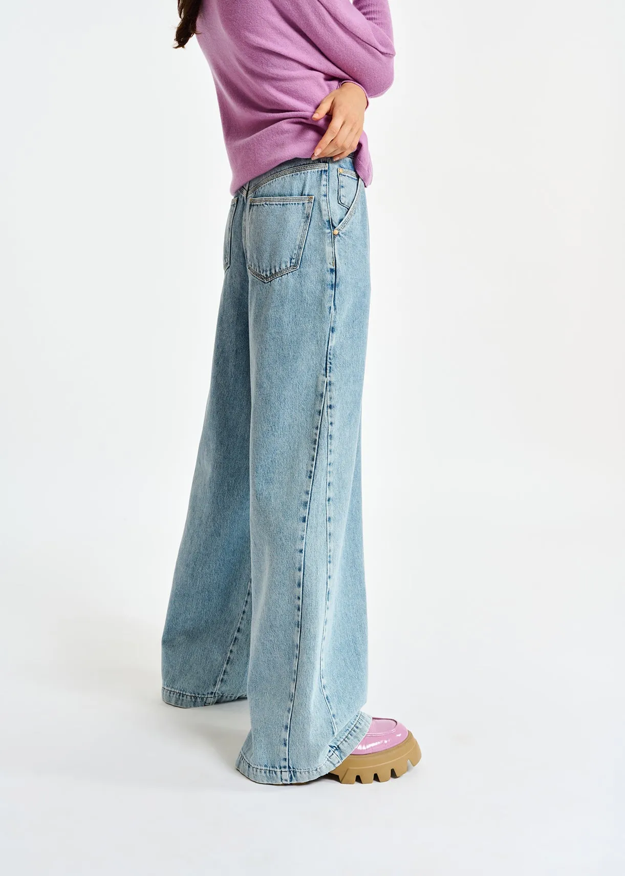 Wide-leg blue jeans